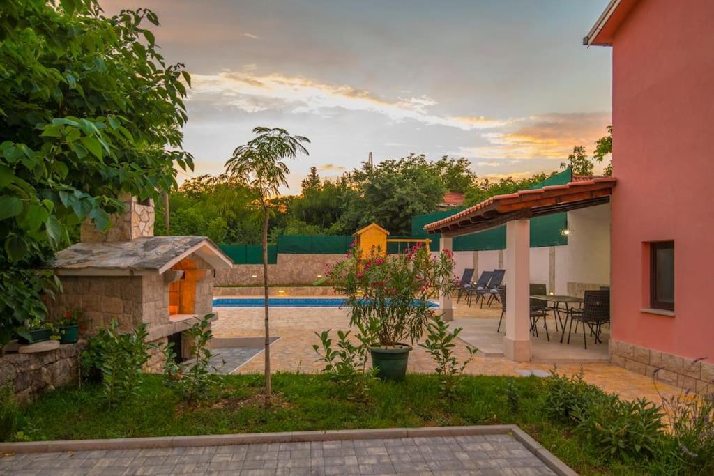 Villa Milla-Grubine Exterior photo